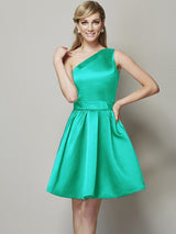 Classy Sleeveless One Shoulders Short Satin Bridesmaid Dresses-Ballbella