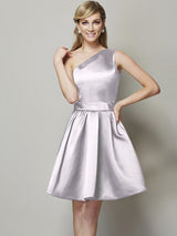 Classy Sleeveless One Shoulders Short Satin Bridesmaid Dresses-Ballbella