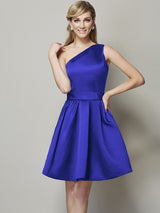 Classy Sleeveless One Shoulders Short Satin Bridesmaid Dresses-Ballbella