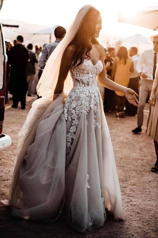 Designer Sweetheart Boho Chic Princess Tulle Lace Wedding Dress Designer Sweetheart Boho Chic Princess Tulle Lace Wedding Dress