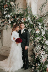 Elegant Lace Applique Wedding Dresses Sleeveless With Split-Ballbella