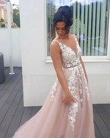 Elegant V-Neck Sleeveless Long Prom Dress Tulle With Lace Appliques-Ballbella