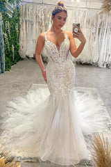 Elegant V-Neck Spaghetti Straps Sleeveless Mermaid Wedding Dress-Ballbella