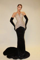 Elegant V-Neck Strapless Mermaid Velvet Prom Dresses Sheath Gem With Gloves-Ballbella