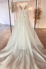 Fabulous Sweetheart Long V-Neck Sleeveless Lace Wedding Dresses Online-Ballbella