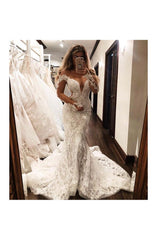 Glamorous Off the Shoulder Long Sleevess V Neck Appliques Mermaid Floor Length Wedding Dresses-Ballbella