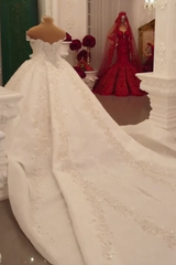 Luxurious Sparkle Beaded Ball Gown Extreme Train Wedding Dress-Ballbella