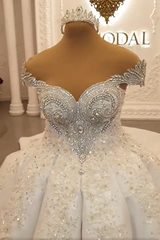 Luxurious Sparkle Beaded Ball Gown Extreme Train Wedding Dress-Ballbella
