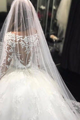 Luxurious Tulle Appliques Scoop Long Sleeves Crystal Wedding Dress-Ballbella