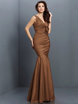 Mermaid Gorgeous V-neck Hand-Made Flower Sleeveless Long Taffeta Bridesmaid Dresses-Ballbella