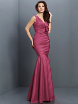 Mermaid Gorgeous V-neck Hand-Made Flower Sleeveless Long Taffeta Bridesmaid Dresses-Ballbella