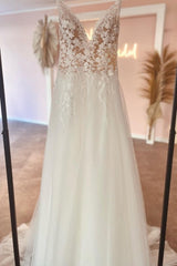 Modern Sweetheart Long V-Neck Sleeveless Lace Wedding Dresses Online-Ballbella