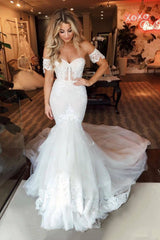 Off the Shoulder Puffy Tulle Wedding Dress Mermaid Appliques Sweep Train Bridal Gowns-Ballbella