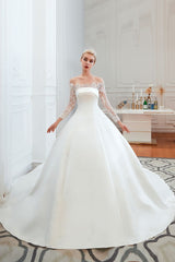 Romantic Lace Long Sleevess Princess Satin Wedding Dress-Ballbella