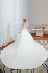 Romantic Lace Long Sleevess Princess Satin Wedding Dress-Ballbella