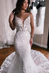 Spaghetti Straps Mermaid Floor Length Lace Wedding Dresses with Chapel Train-Ballbella