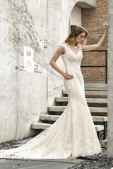 Stunning Sleeveless Fit and flare Lace Open Back Summer Beach Wedding Dress-Ballbella