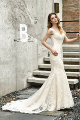 Stunning Sleeveless Fit and flare Lace Open Back Summer Beach Wedding Dress-Ballbella