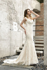 Stunning Sleeveless Fit and flare Lace Open Back Summer Beach Wedding Dress-Ballbella