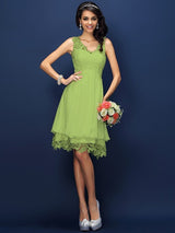 V-Neck Elegant Lace Sleeveless Short Bridesmaid Dresses-Ballbella