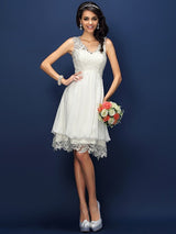 V-Neck Elegant Lace Sleeveless Short Bridesmaid Dresses-Ballbella