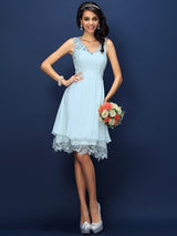 V-Neck Elegant Lace Sleeveless Short Bridesmaid Dresses-Ballbella