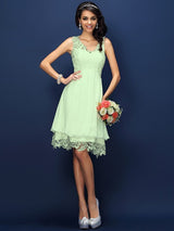 V-Neck Elegant Lace Sleeveless Short Bridesmaid Dresses-Ballbella