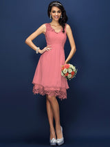 V-Neck Elegant Lace Sleeveless Short Bridesmaid Dresses-Ballbella
