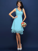 V-Neck Elegant Lace Sleeveless Short Bridesmaid Dresses-Ballbella