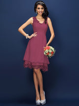 V-Neck Elegant Lace Sleeveless Short Bridesmaid Dresses-Ballbella
