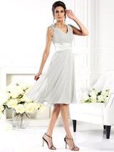 V-Neck Elegant Sleeveless Short Chiffon Bridesmaid Dresses-Ballbella