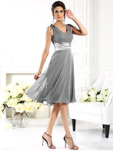 V-Neck Elegant Sleeveless Short Chiffon Bridesmaid Dresses-Ballbella