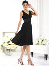 V-Neck Elegant Sleeveless Short Chiffon Bridesmaid Dresses-Ballbella