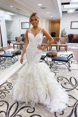 White Sleeveless V neck Wedding Dress with multi layers train-Ballbella