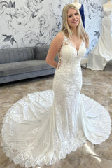 Classy V-Neck Straps Sleeveless Wedding Dresses Mermaid Appliques Lace Long With Buttons