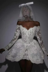 Glamorous Sweetheart Long Sleeves Lace Mini Homecoming Dresses