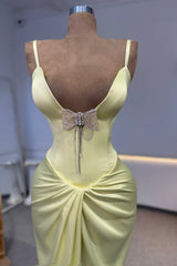 Elegant Daffodil Spaghetti-Straps Sleeveless Mermaid Satin Prom Dresses Sheath With Pleats