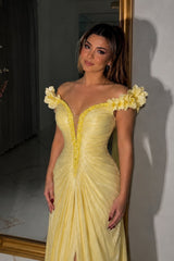 Romantic Yellow Off The Shoulder Prom Dresses High Split With Zipper Pleats