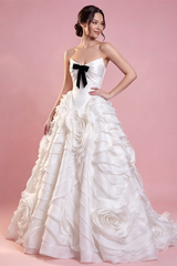 Luxurious Strapless Sleeveless Satin A-Line Prom Dresses Floor Length With Lace-Up Back