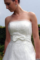 A-line Strapless Floor Length Tulle Applique Beaded Bow Wedding Dress-Ballbella
