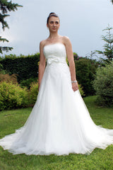 A-line Strapless Floor Length Tulle Applique Beaded Bow Wedding Dress-Ballbella