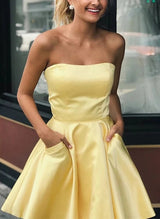 A-Line Strapless Sleeveless Short/Mini Satin Homecoming Dresses With Pockets-Ballbella
