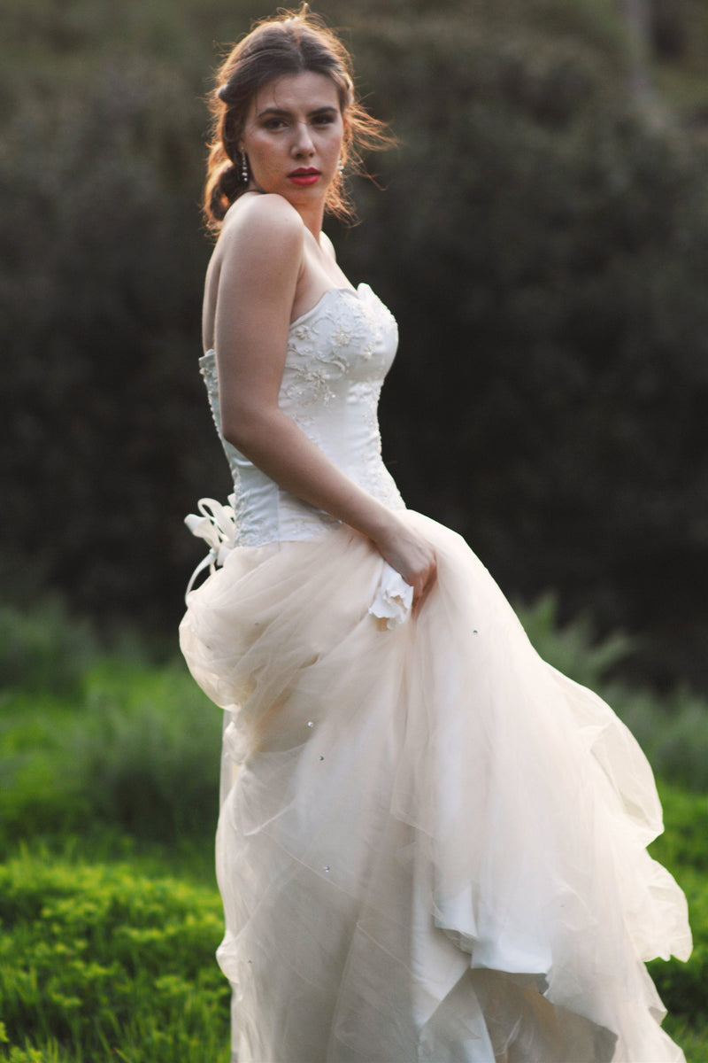 A-line Sweetheart Floor Length Tulle Handmade Flower Beading Wedding Dress-Ballbella