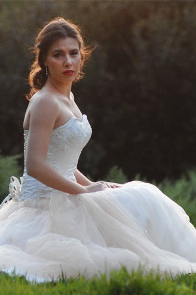 A-line Sweetheart Floor Length Tulle Handmade Flower Beading Wedding Dress-Ballbella