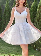 A-Line V-Neck Sleeveless Short Homecoming Dresses With Appliques Lace-Ballbella