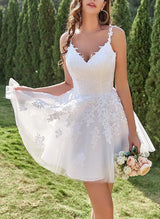 A-Line V-Neck Sleeveless Short Homecoming Dresses With Appliques Lace-Ballbella
