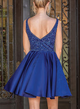 A-Line V-Neck Sleeveless Short/Mini Satin/Sequined Homecoming Dresses-Ballbella