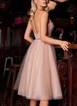A-Line/Princess V-Neck Tulle Sleeveless Knee-Length Homecoming Dress With Appliques Lace-Ballbella