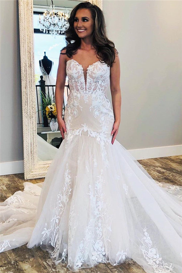 Ballbella.com supplies you Affordable V-neck Sleeveless White Lace Bridal gowns with Train at reasonable price. Fast delivery worldwide. 
