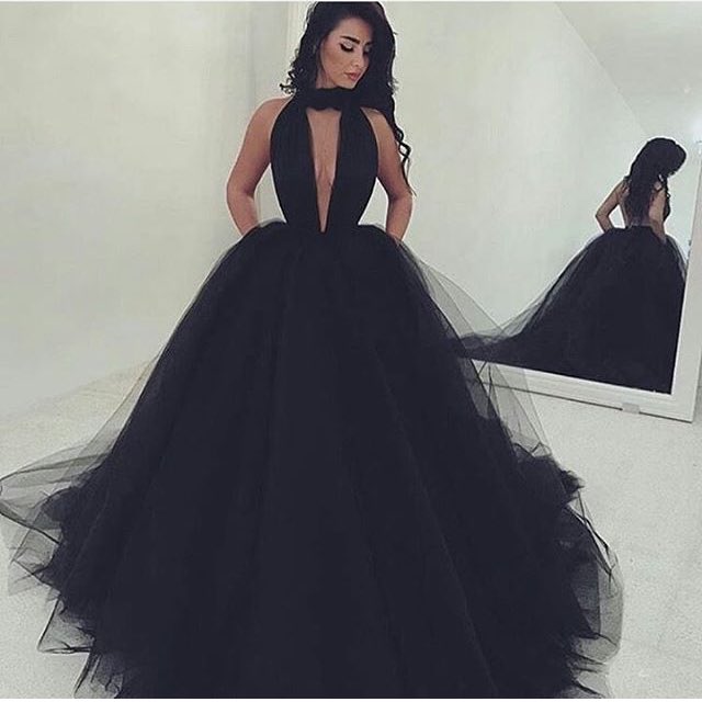 This beautiful Amazing Black V-Neck Tulle Ball-Gown Prom Party Gownswill make your guests say wow. The High Neck bodice is thoughtfully lined,  and the Floor-length skirt with to provide the airy,  flatter look of Tulle.